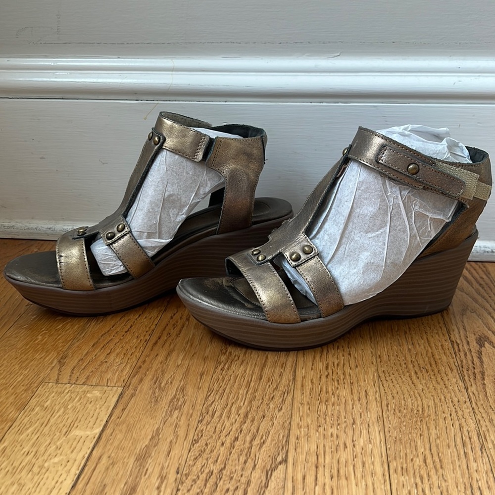 Naot Gold Gladiator style sandal